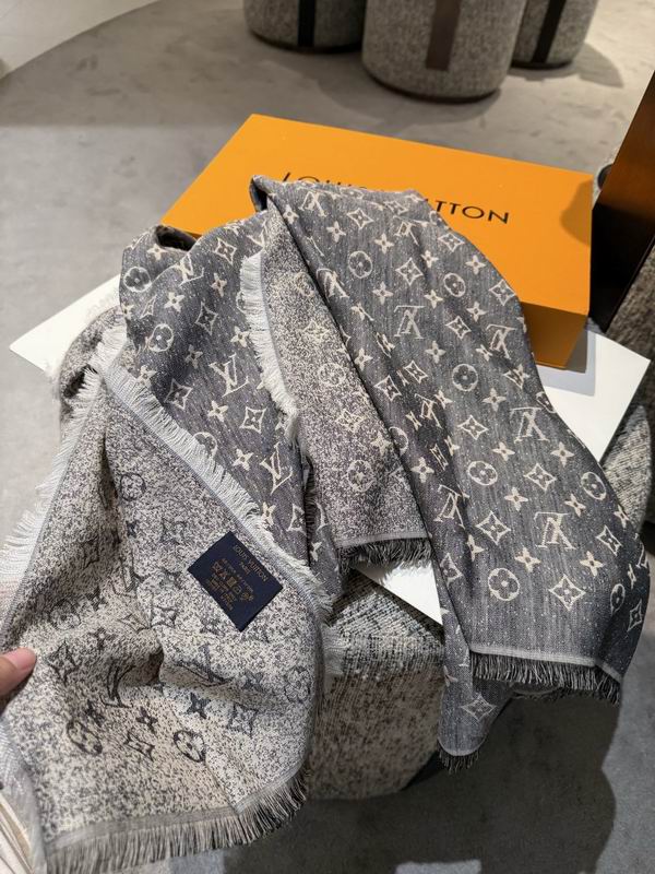 LV Scarf 140X140cm E104 (2)