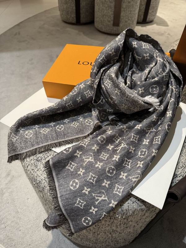 LV Scarf 140X140cm E104 (3)