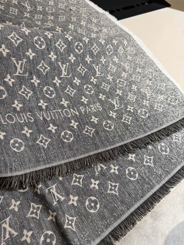 LV Scarf 140X140cm E104 (4)