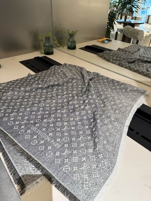 LV Scarf 140X140cm E104 (5)