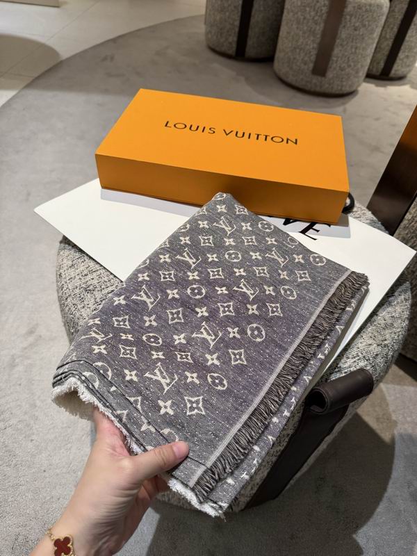 LV Scarf 140X140cm E104 (7)