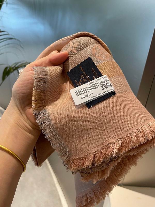 LV Scarf 140X140cm E24 (26)