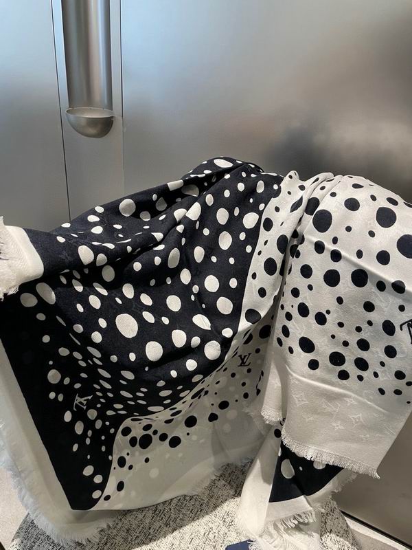 LV Scarf 140X140cm E28 (10)