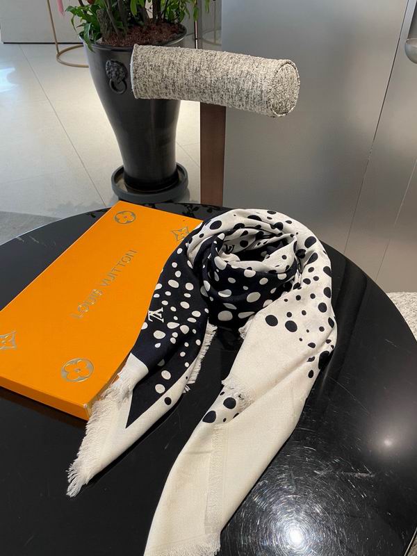 LV Scarf 140X140cm E28 (11)