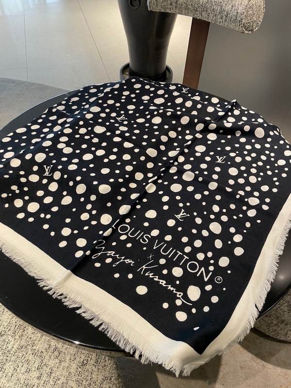 LV Scarf 140X140cm E28 (13)