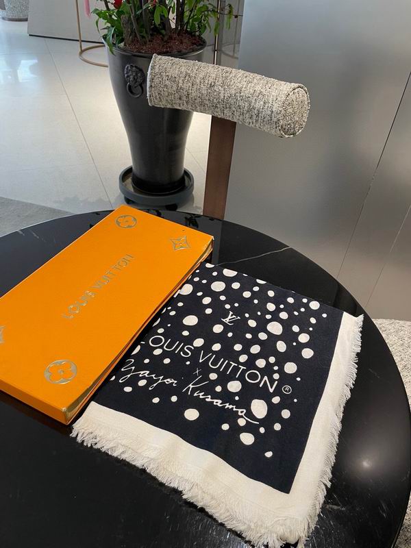 LV Scarf 140X140cm E28 (14)