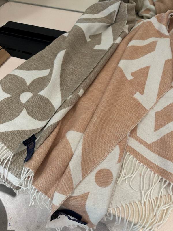 LV Scarf 200X70cm E48 (1)