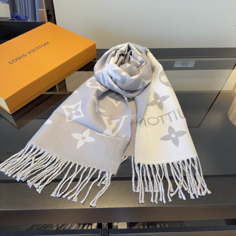 LV Scarf hm (2)