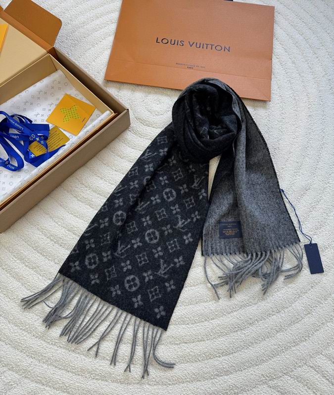 LV Scarf hm (23)