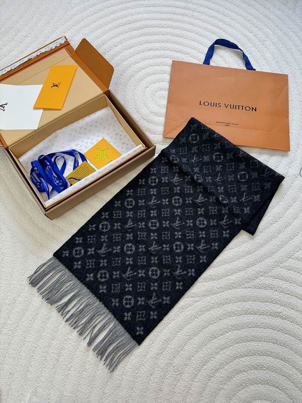 LV Scarf hm (24)
