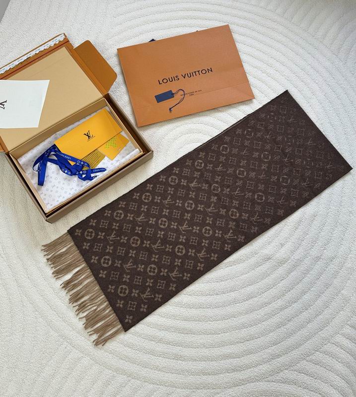 LV Scarf hm (27)