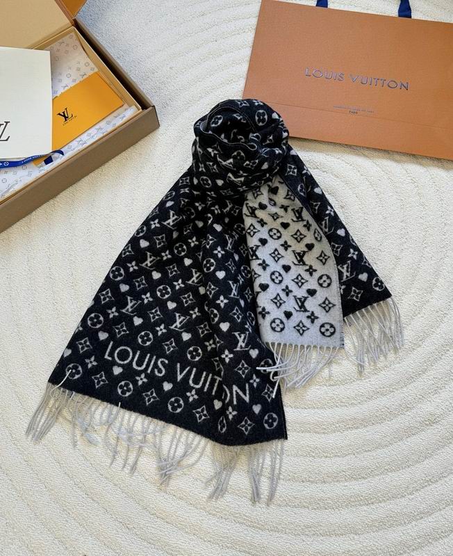 LV Scarf hm (42)