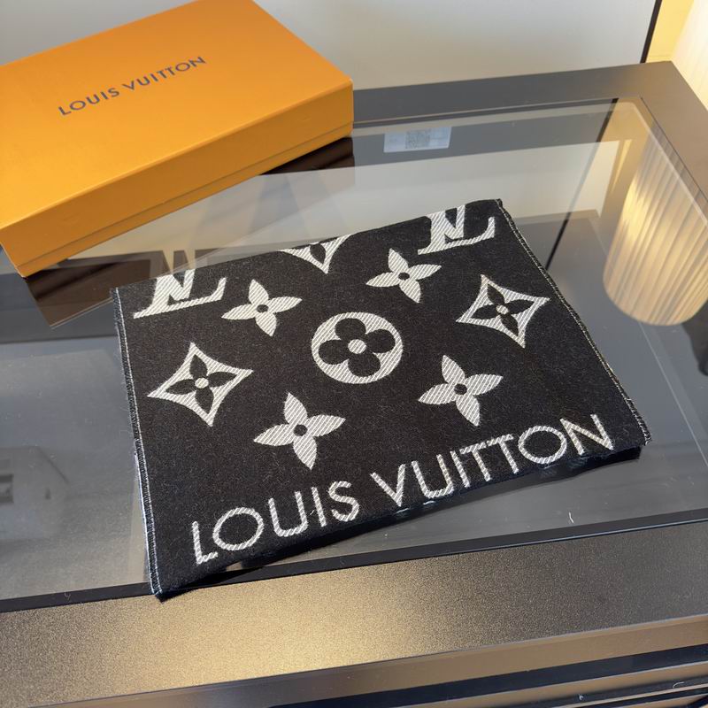 LV Scarf hm (7)