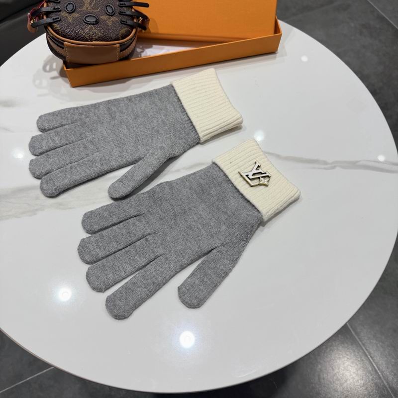 LV gloves 45 (11)