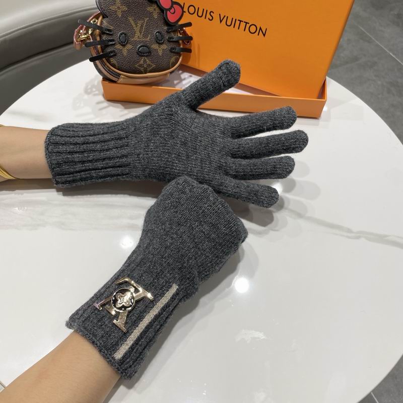 LV gloves 56 (1)