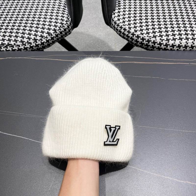 LV hat (1540)