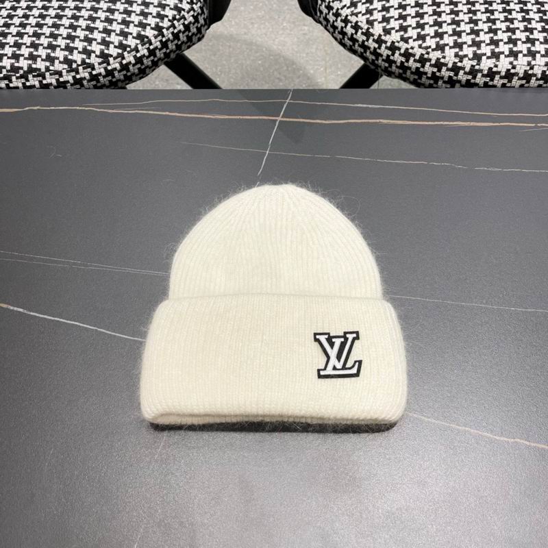 LV hat (1544)