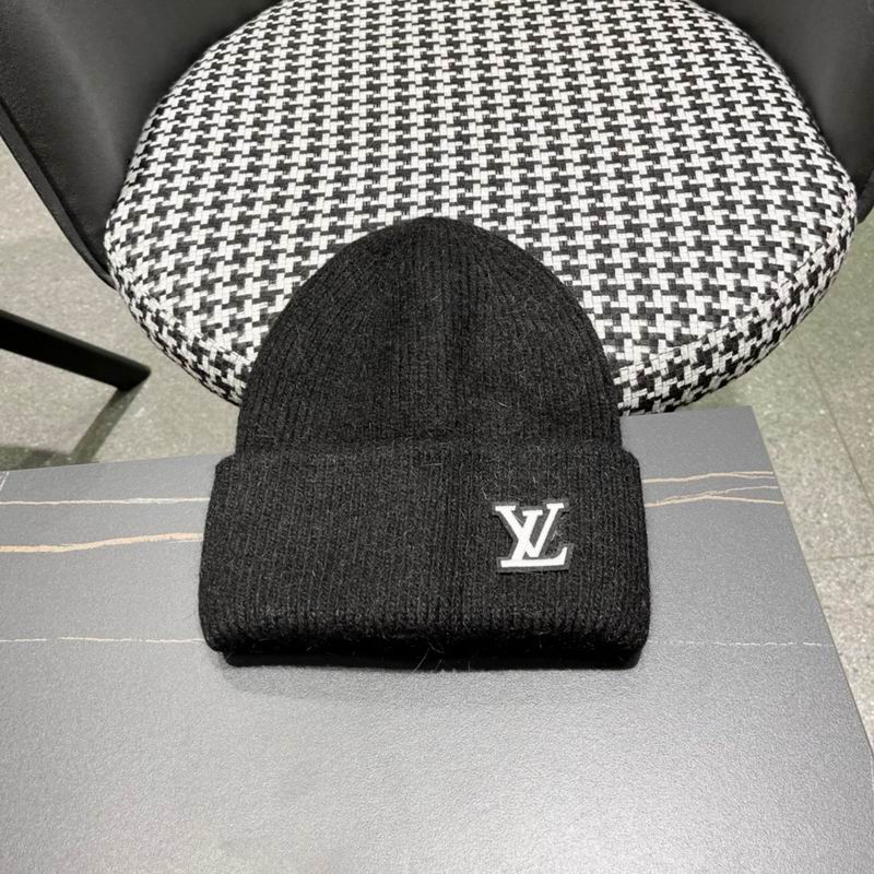 LV hat (1556)
