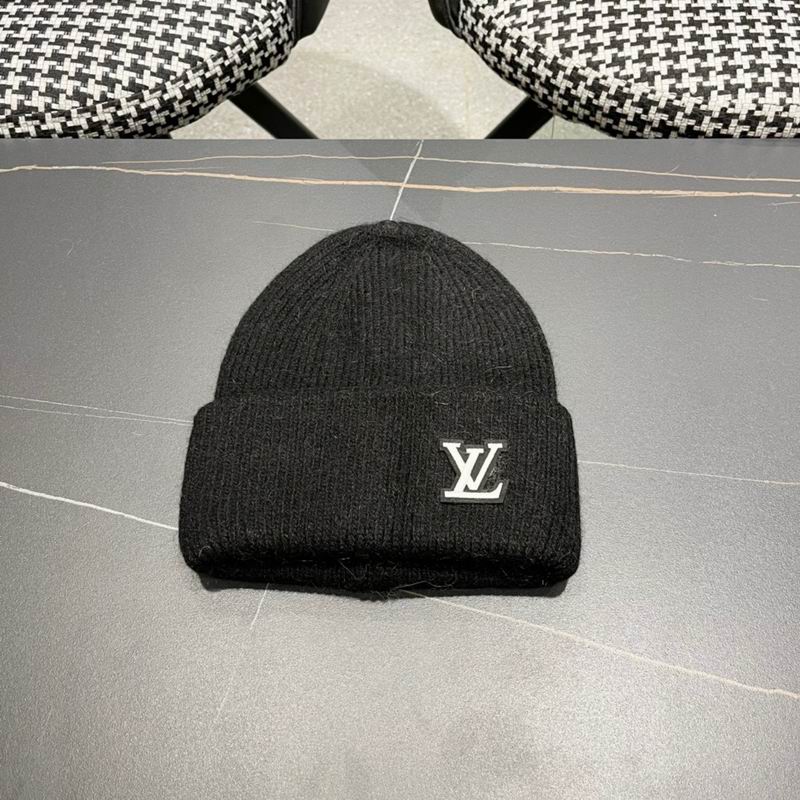 LV hat (1562)