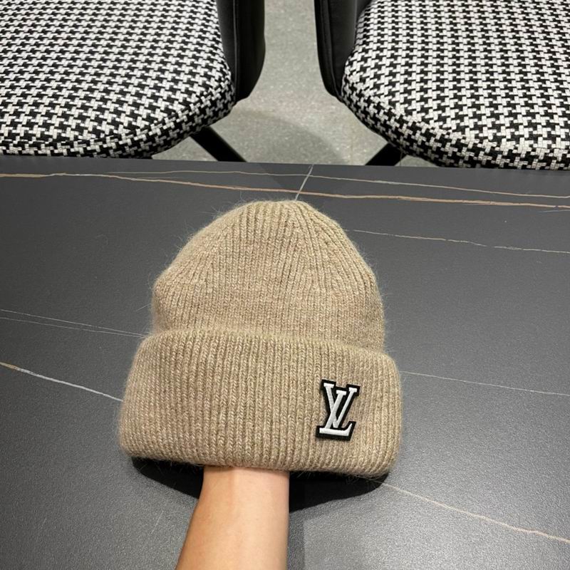 LV hat (1566)