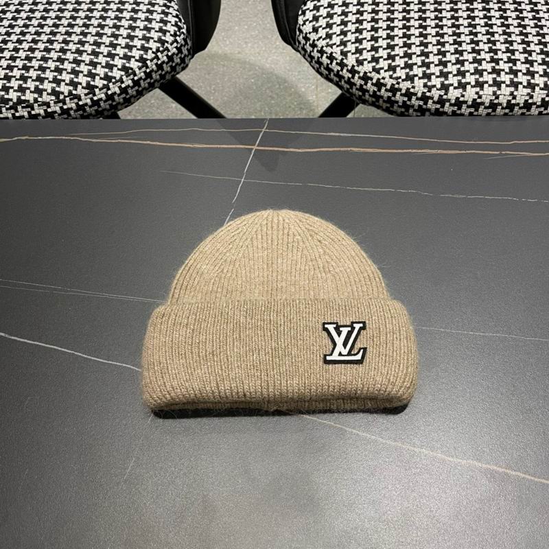 LV hat (1570)