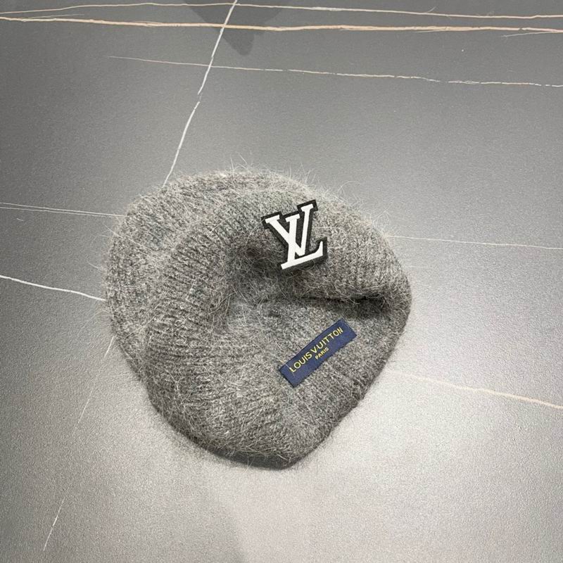 LV hat (1572)