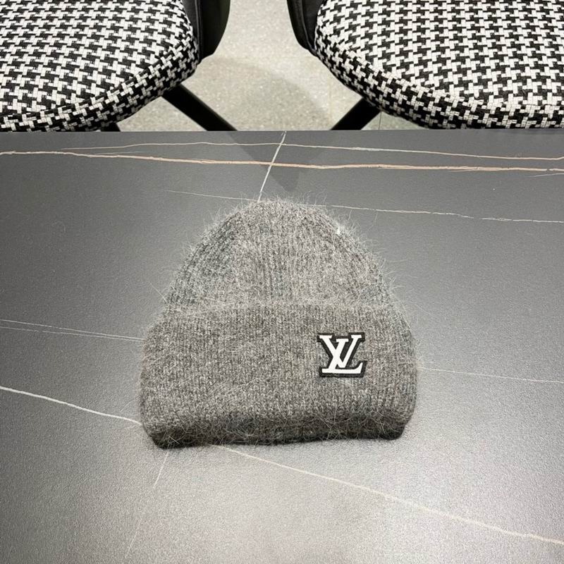 LV hat (1579)