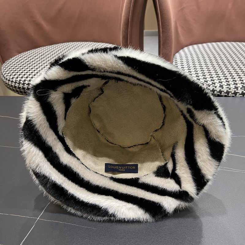 LV hat (625)