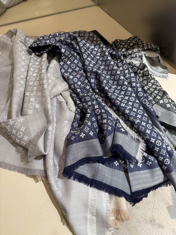 LV scarf 120X120cm 70%羊毛30%桑蚕丝 E10 (1)