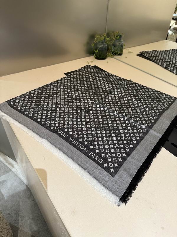 LV scarf 120X120cm 70%羊毛30%桑蚕丝 E10 (5)