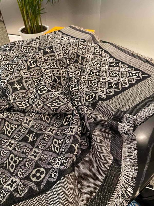 LV scarf 140X140cm E08 (2)