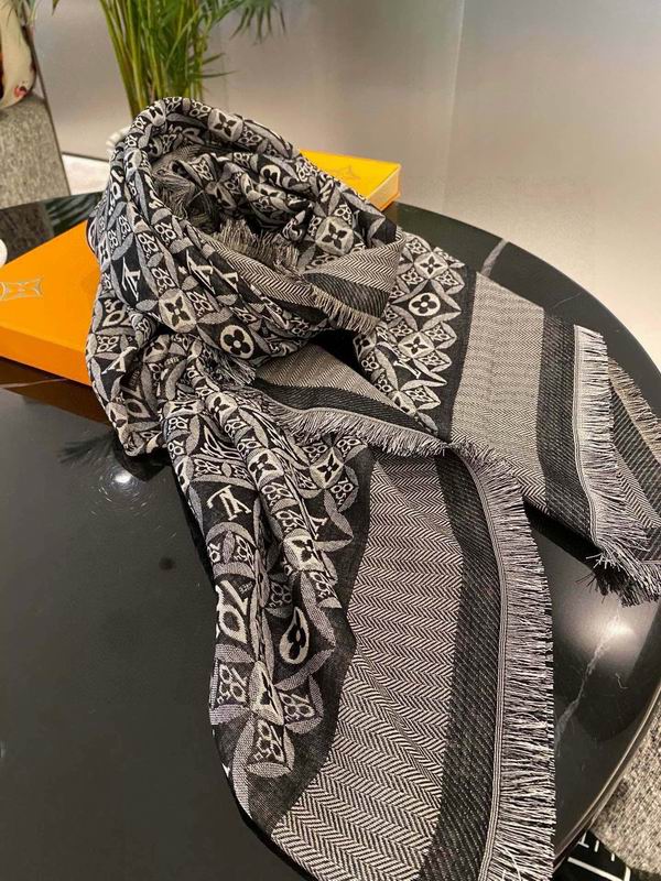 LV scarf 140X140cm E08 (3)
