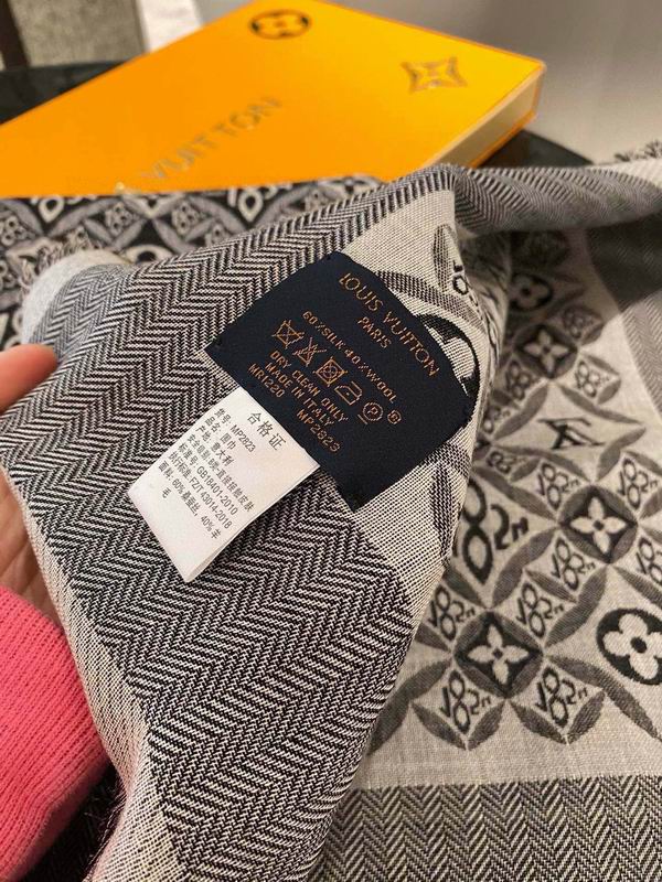 LV scarf 140X140cm E08 (4)