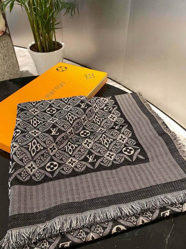 LV scarf 140X140cm E08 (5)