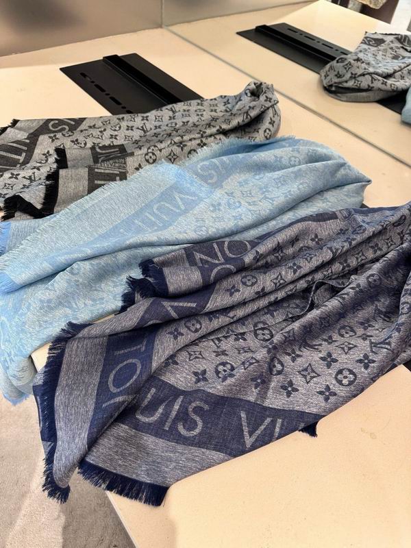 LV scarf 140X140cm E69 (1)