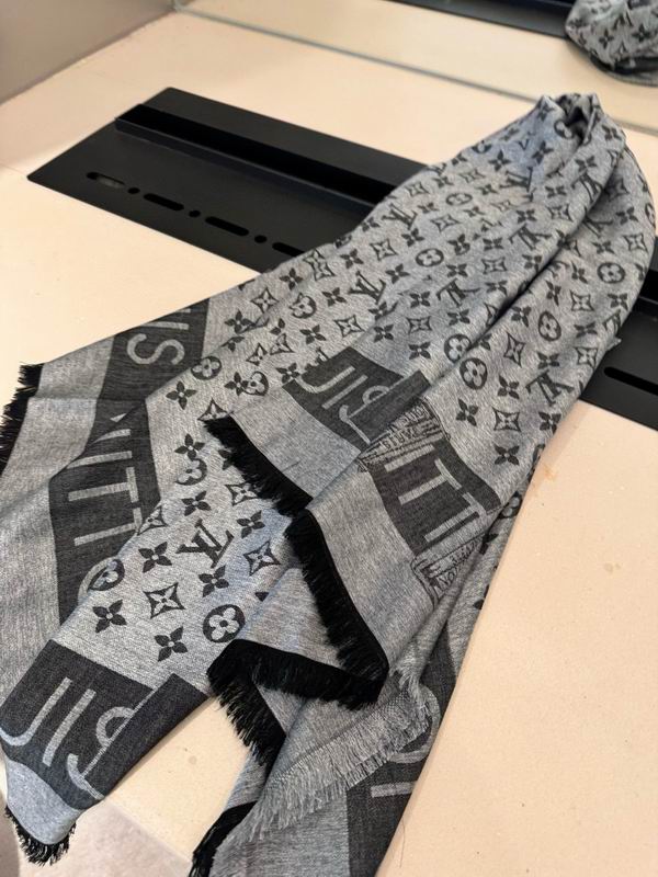 LV scarf 140X140cm E69 (2)
