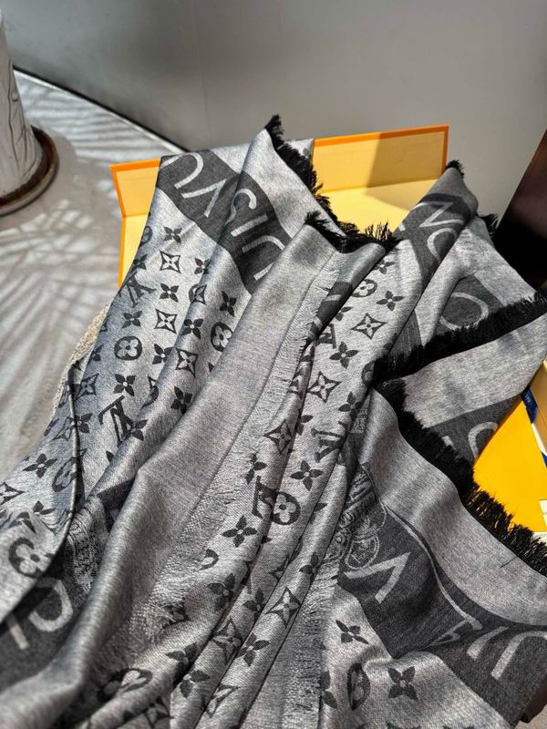 LV scarf 140X140cm E69 (3)