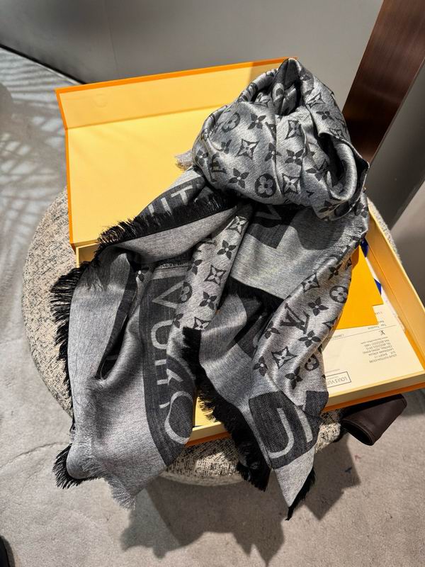 LV scarf 140X140cm E69 (4)