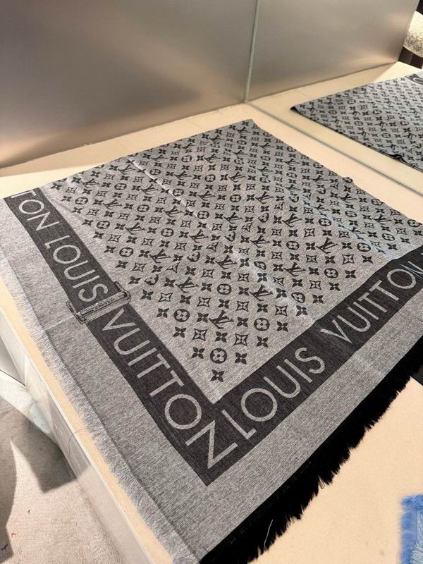 LV scarf 140X140cm E69 (5)
