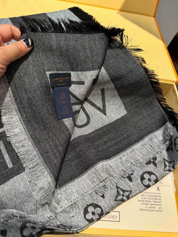 LV scarf 140X140cm E69 (7)