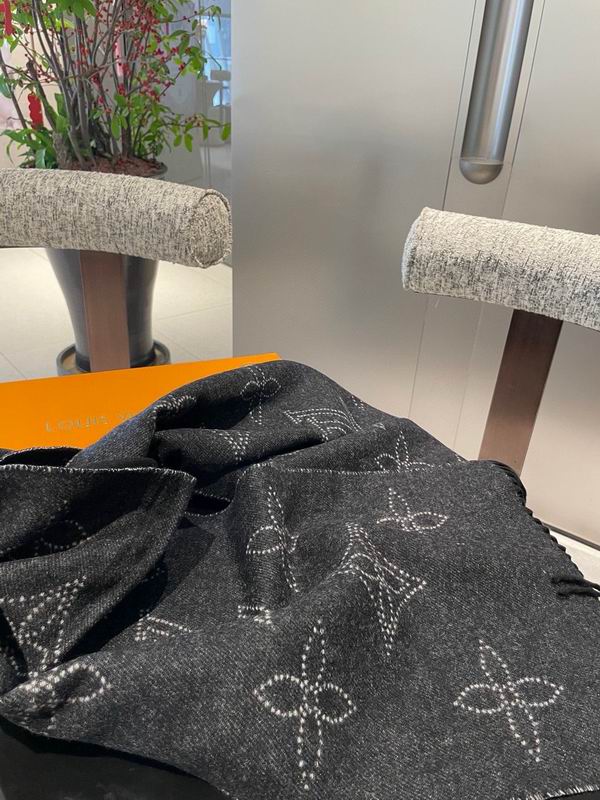 LV scarf 35X180cm E36 (1)