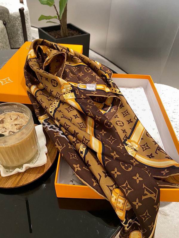 LV silk Scarf 90X90cm E65 (12)