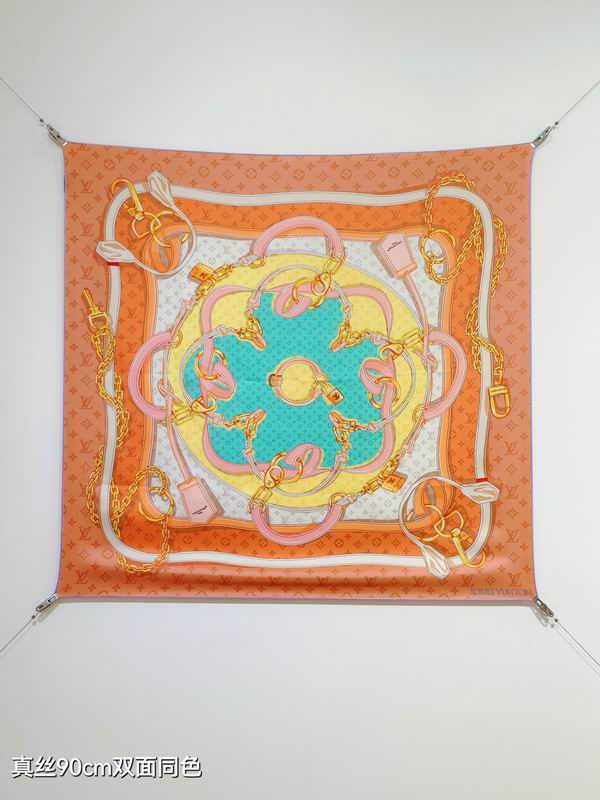 LV silk scarf 90X90cm E40 (17)