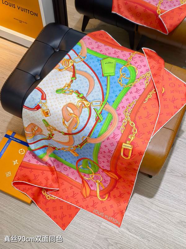 LV silk scarf 90X90cm E40 (5)