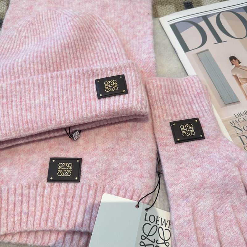Loewe Scarf Hat Gloves (15)