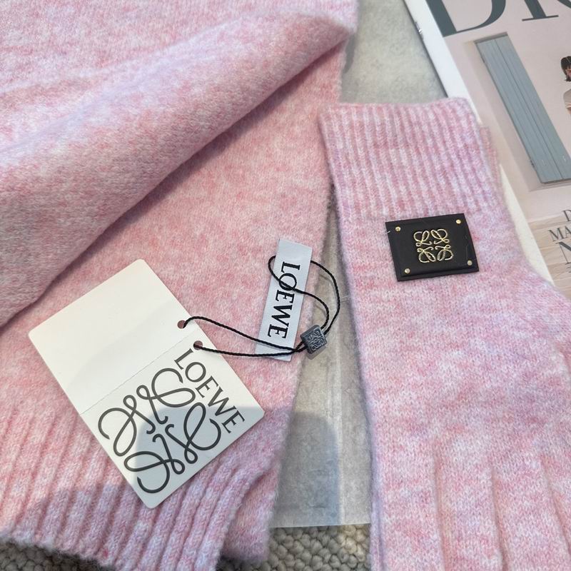 Loewe Scarf Hat Gloves (16)