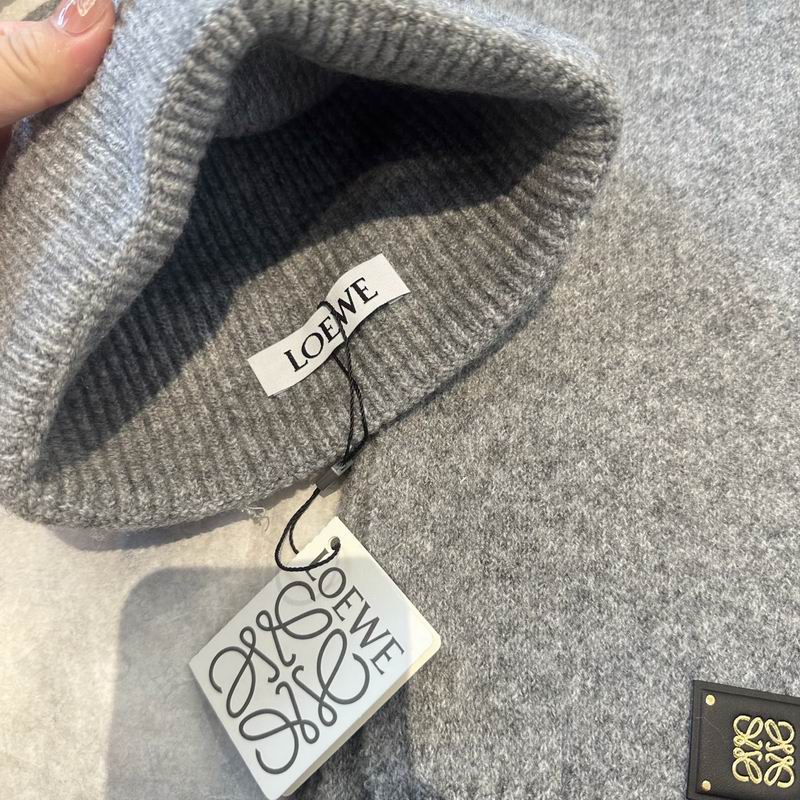 Loewe Scarf Hat Gloves (23)