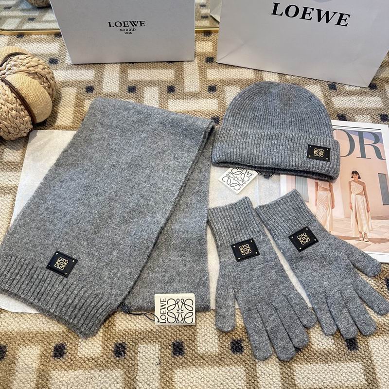 Loewe Scarf Hat Gloves (26)