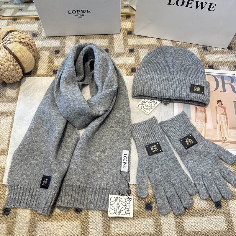 Loewe Scarf Hat Gloves (27)