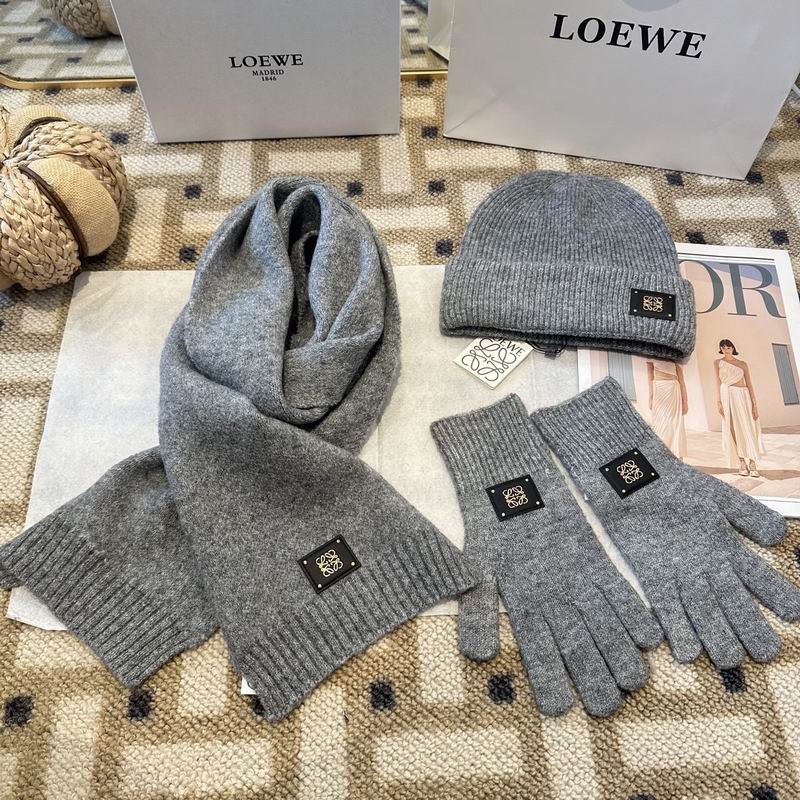 Loewe Scarf Hat Gloves (28)